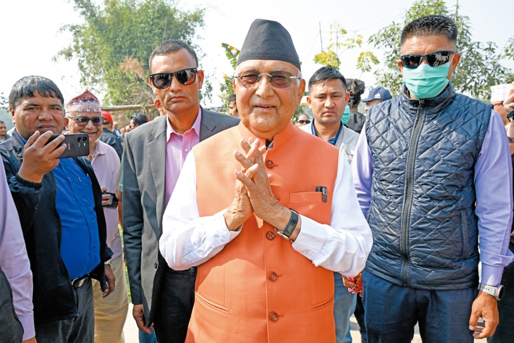 前總理夏爾馬奧利去年的 「禁網」政策導致其下台,在今次選舉亦被選民唾棄而大敗。 前總理夏爾馬奧利去年的 「禁網」政策導致其下台,在今次選舉亦被選民唾棄而大敗。