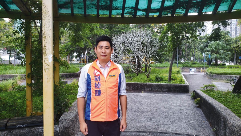 大埔區議員胡綽謙表示,寵物共融是社會發展趨勢,現有相關法例明顯過時,有必要修改。 大埔區議員胡綽謙表示,寵物共融是社會發展趨勢,現有相關法例明顯過時,有必要修改。