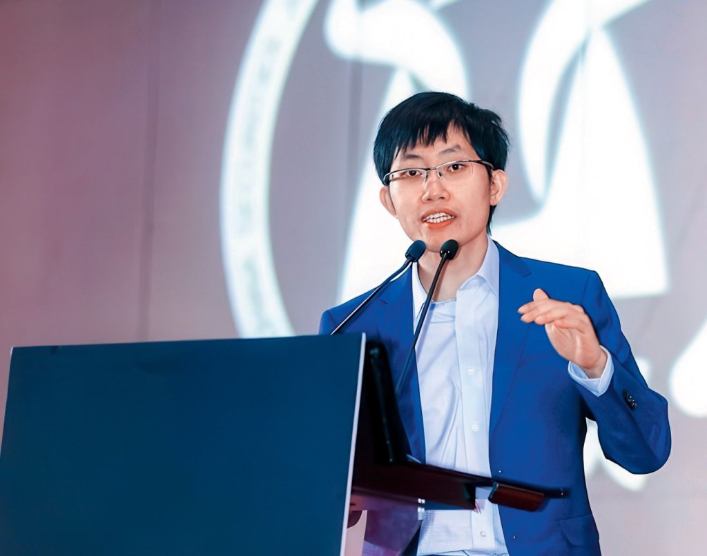 梁文鋒創辦的DeepSeek為中國開啟了人工智能大時代，挑戰美國的大語言模型。