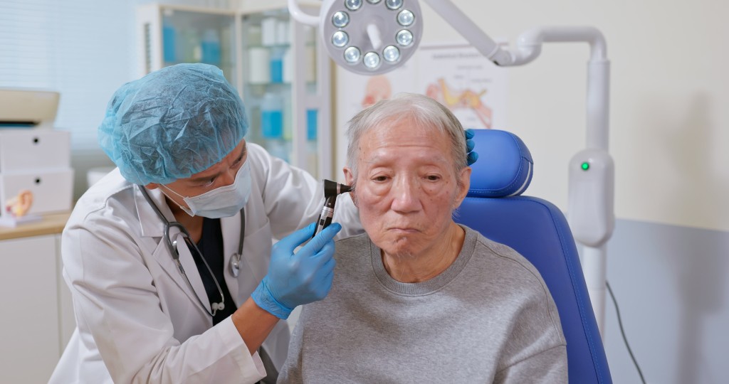 若頭暈伴隨聽力變化、耳鳴，或平衡功能明顯下降，應及早接受耳鼻喉科評估。