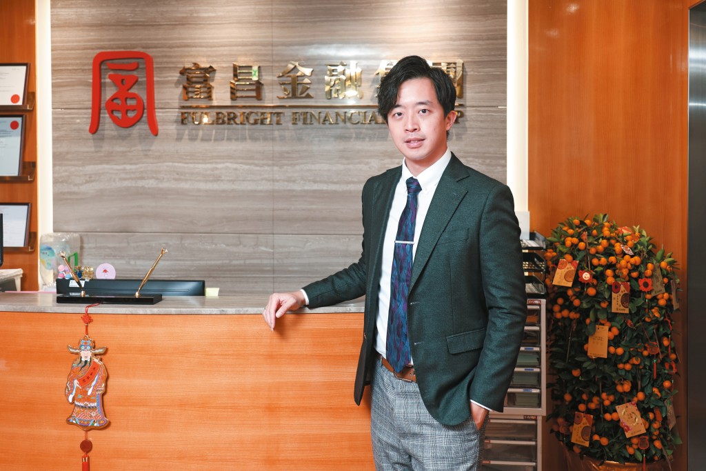 富昌證券聯席董事譚朗蔚認為, 寧德時代作為市場龍頭,加上新能源汽車市場發展空間大,中籤者宜長線投資。 富昌證券聯席董事譚朗蔚認為, 寧德時代作為市場龍頭,加上新能源汽車市場發展空間大,中籤者宜長線投資。