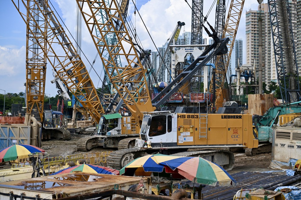 周思傑指出,與去年相比,今年私人工程量大幅下跌 周思傑指出,與去年相比,今年私人工程量大幅下跌