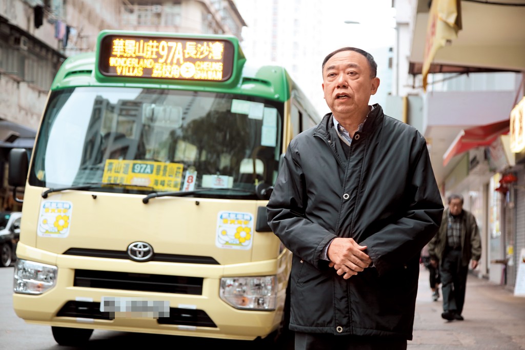 馬僑生過往曾不滿政府對交通工具角色定位錯配，令小巴路線與港鐵及巴士重疊，以致小巴乘客大量流失。