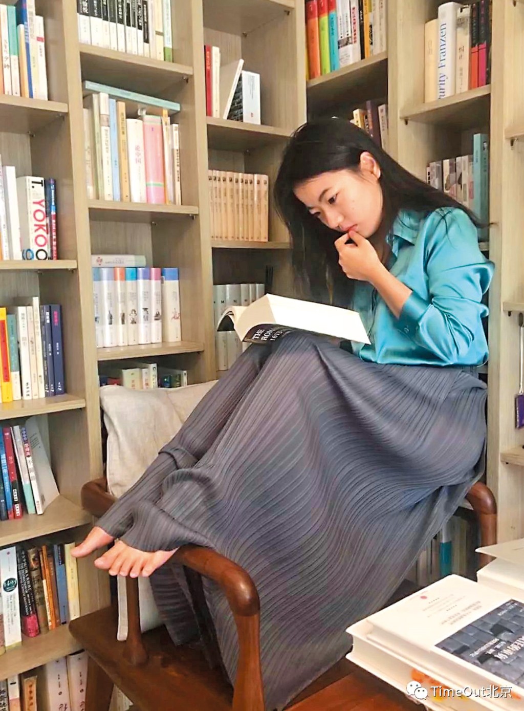 有「天才少女」之稱的中國知名作家蔣方舟被大學指她「學術不端」，撤銷其碩士學位；蔣方舟及後於社交媒體發文公開致歉，表示接受校方處罰。