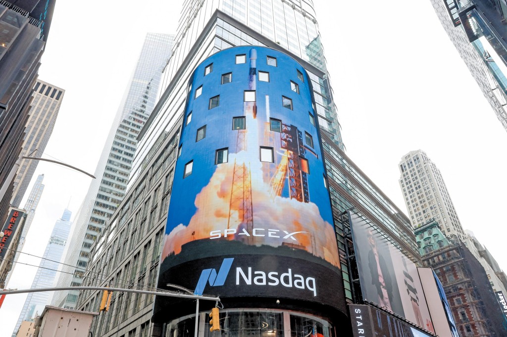 SpaceX上星期五掛牌,收市較上市價升近兩成,創辦人馬斯克進一步鞏固全球首富的地位。 SpaceX上星期五掛牌,收市較上市價升近兩成,創辦人馬斯克進一步鞏固全球首富的地位。
