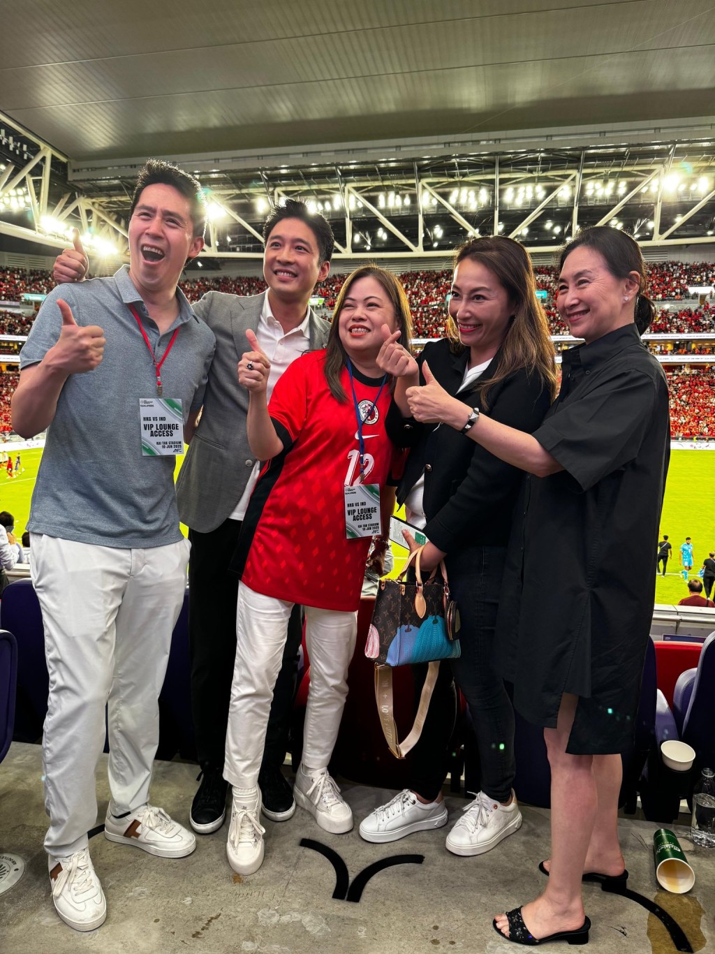 羅淑佩親自入場、身穿港隊球衣支持港隊。羅淑佩fb