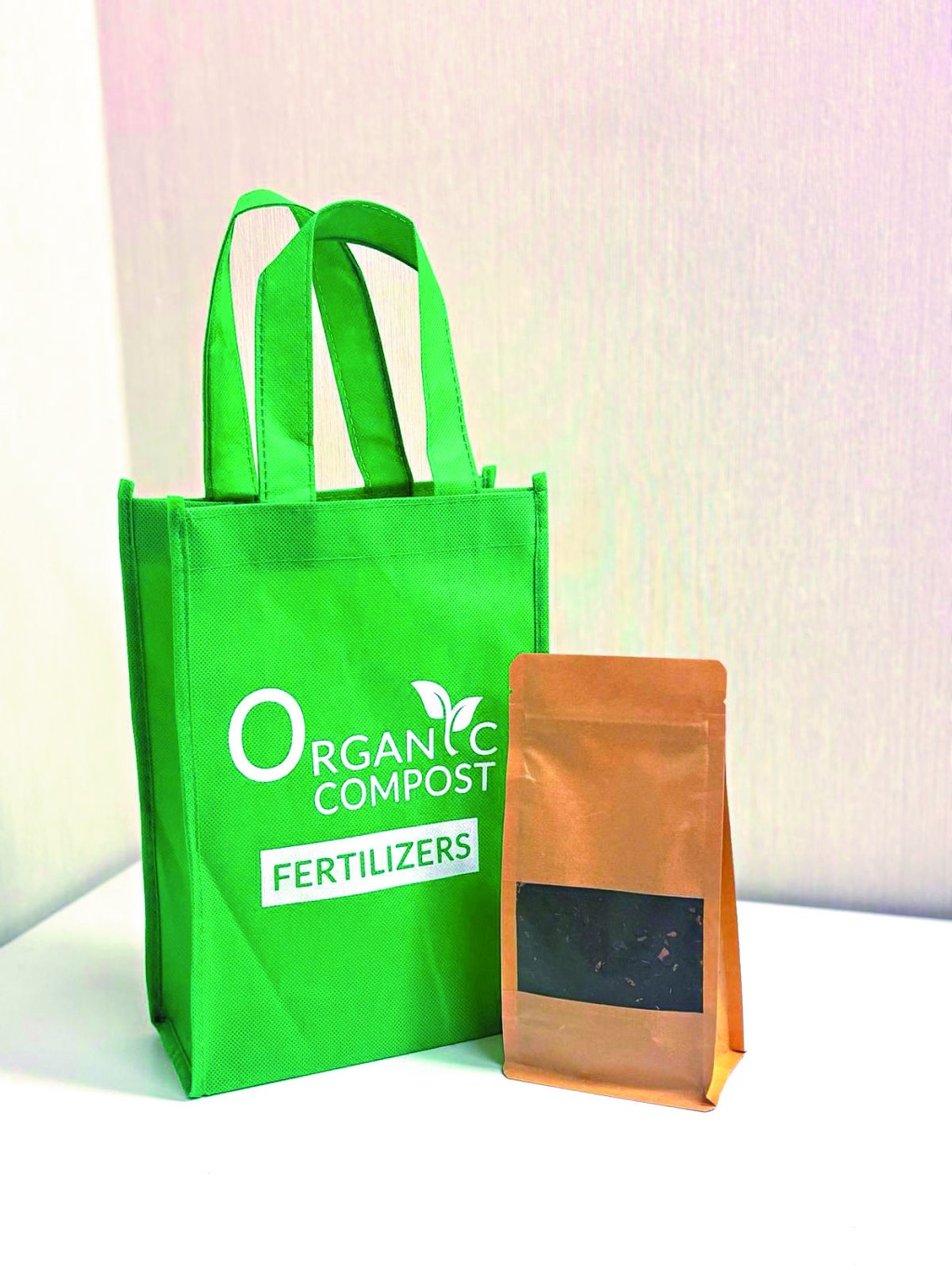 中信大廈設有廚餘機收集咖啡渣及茶葉, 廚餘可轉化成有機肥料分發給租戶。 中信大廈設有廚餘機收集咖啡渣及茶葉, 廚餘可轉化成有機肥料分發給租戶。