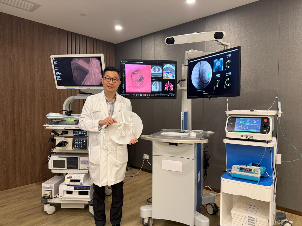 港怡醫院肺癌治療中心聯席總監溫志堅醫生。