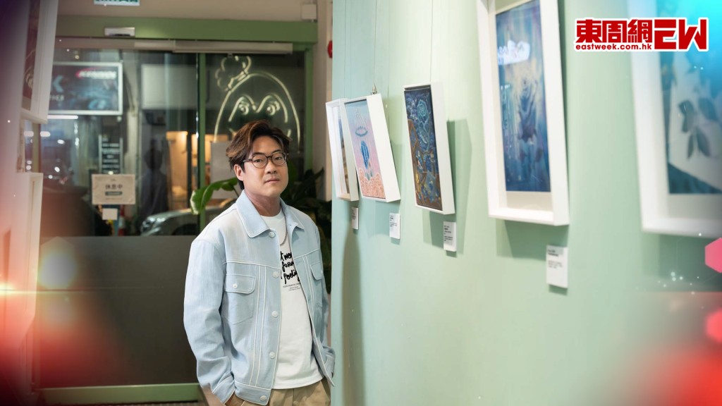 羅啟豪藉〈月球上有朵藍玫瑰〉於社企開畫展 助自閉症小朋友「夢想成真」