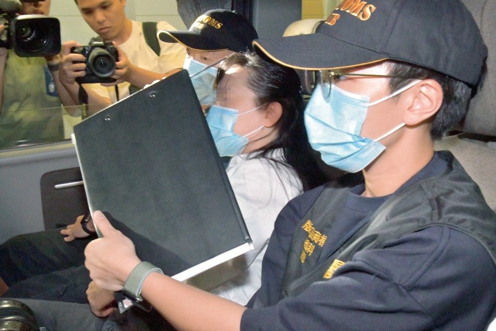 「翹英」董事彭芷彤涉嫌違反《商品說明條例》早前被海關拘捕。