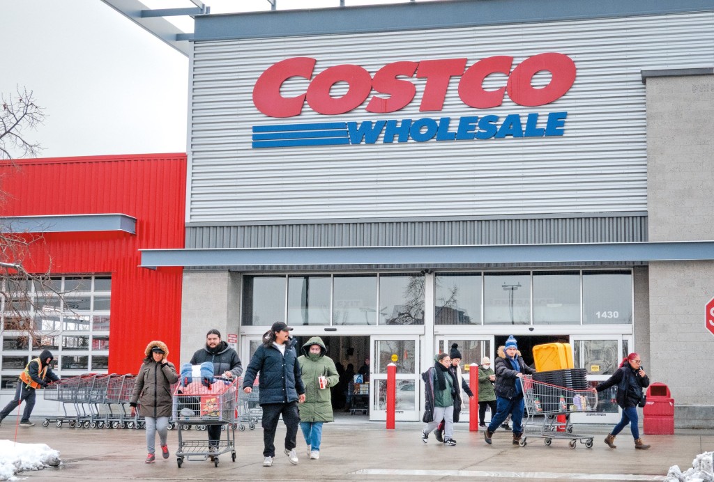 Costco上月底向美國國際貿易法院提交訴狀，指由於《國際緊急經濟權力法》沒有明確授權總統設定關稅，指特朗普政府實施的所有「對等關稅」皆屬非法，並尋求全額退回已繳納的關稅。