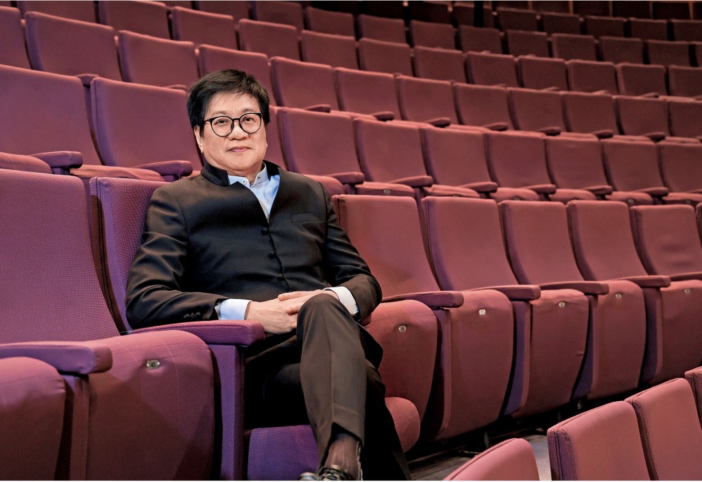 從街童到法官再到教育界,黃汝榮的人生始終圍繞着 「正直」二字前行。 從街童到法官再到教育界,黃汝榮的人生始終圍繞着 「正直」二字前行。