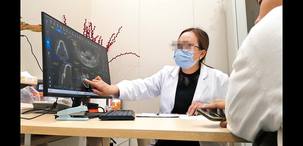 客戶經理按團友的CT影像，游說團友購買增值服務。