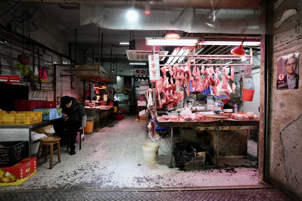 18個整體承租街市的承租商會將寬免額轉歸予其檔位的暫准證持有人。 18個整體承租街市的承租商會將寬免額轉歸予其檔位的暫准證持有人。