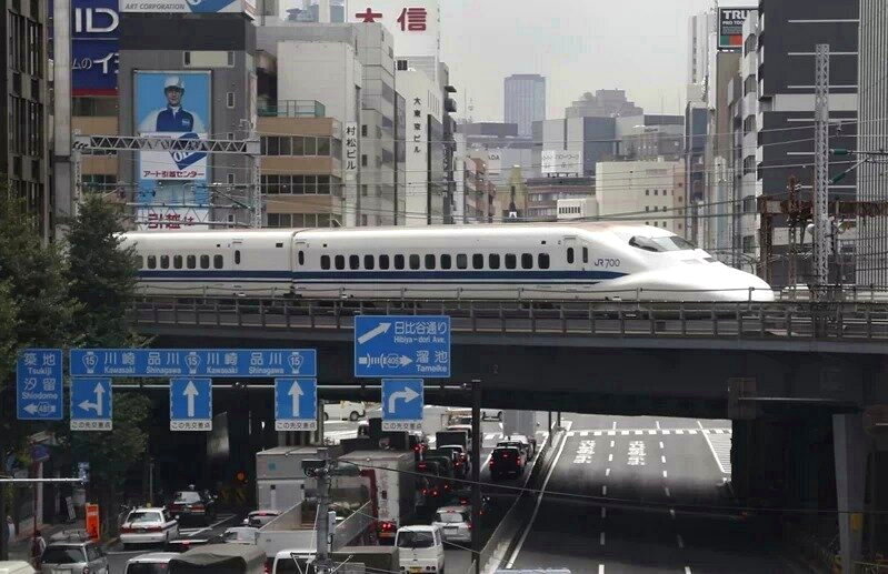 東京到大阪指定席將貴700日圓。美聯社  