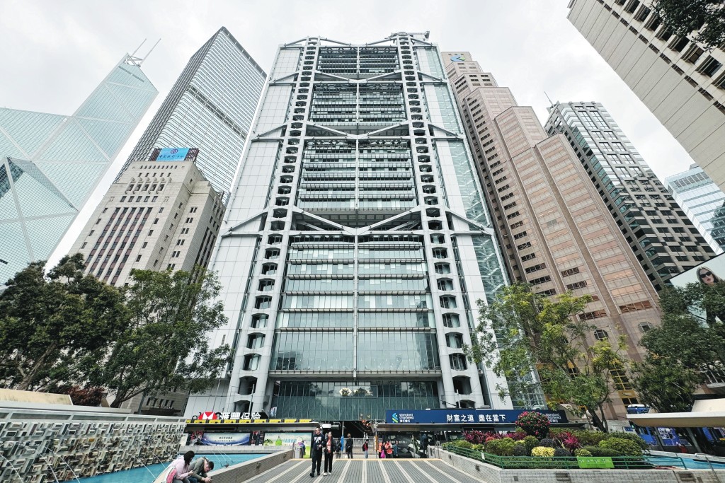 港人傳統「收息股」滙控，上月中股價重上九十元大關。