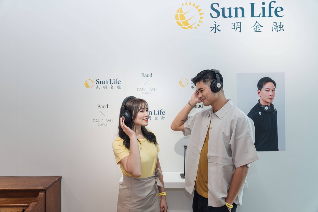 吳彥祖親自跨界設計的瑞典音響品牌BAUD耳機,成為展館指定音頻試聽,聯袂藝術家江逸天,戴上耳機感受聲影互動,仿如藝術作品的靜修所。 吳彥祖親自跨界設計的瑞典音響品牌BAUD耳機,成為展館指定音頻試聽,聯袂藝術家江逸天,戴上耳機感受聲影互動,仿如藝術作品的靜修所。