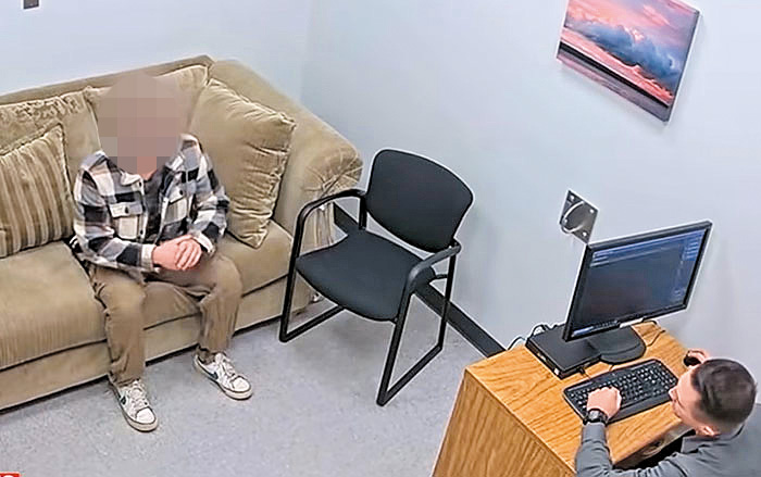 兩年前校警曾提訊涉事者,但卻沒有人被刑事檢控。 兩年前校警曾提訊涉事者,但卻沒有人被刑事檢控。