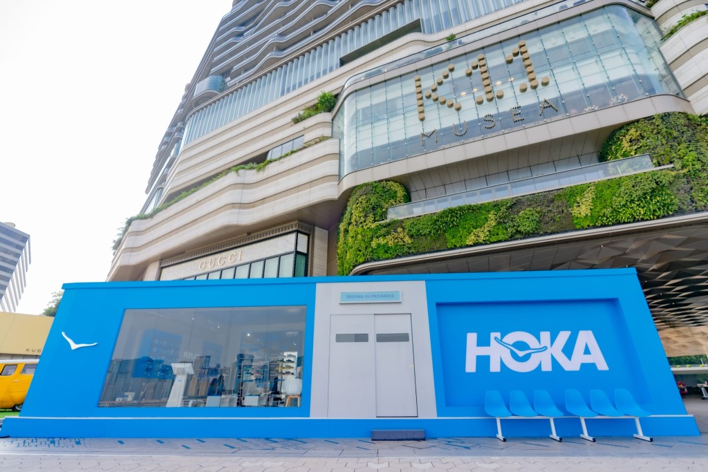 HOKA 於 5 月 9 日至 12 日於尖沙咀 K11 MUSEA 打造期間限定的 FLYLAB Innovation Hub，讓大眾瞭解 HOKA 的品牌故事。