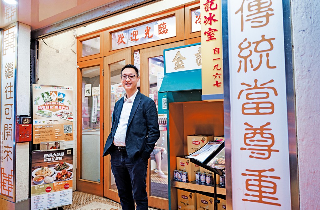 徐汶緯認為食肆老闆有責任查閱僱員個人證件,亦須要求中介公司提供僱員合法工作證明。 徐汶緯認為食肆老闆有責任查閱僱員個人證件,亦須要求中介公司提供僱員合法工作證明。