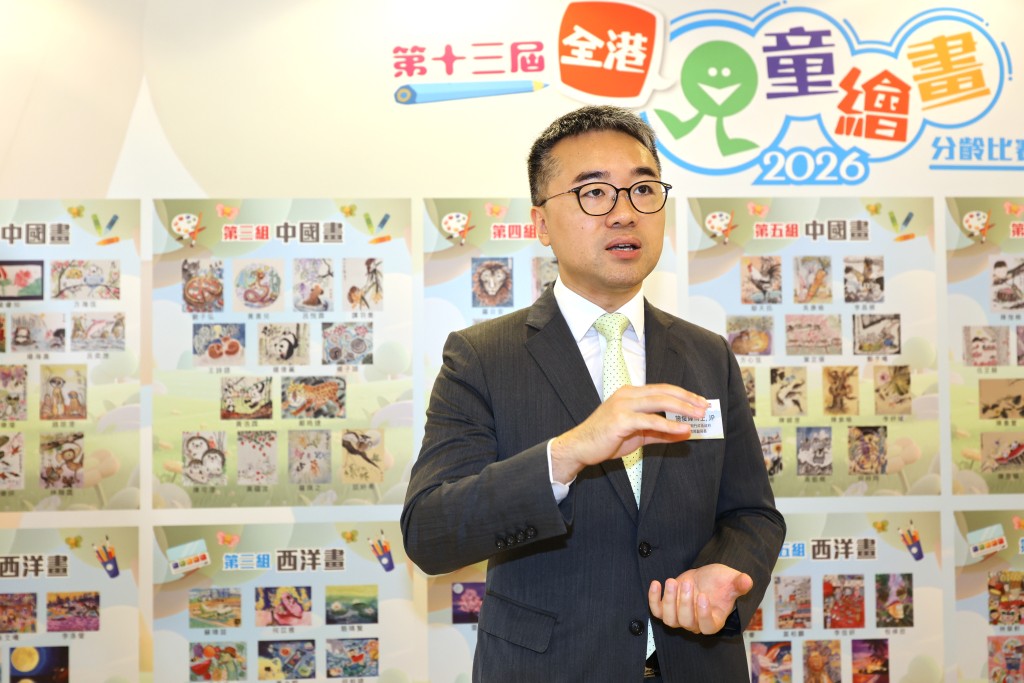 教育局副局長施俊輝典禮後表示，教育局正加強教師培訓，全力落實《中小學數字教育發展藍圖》。
