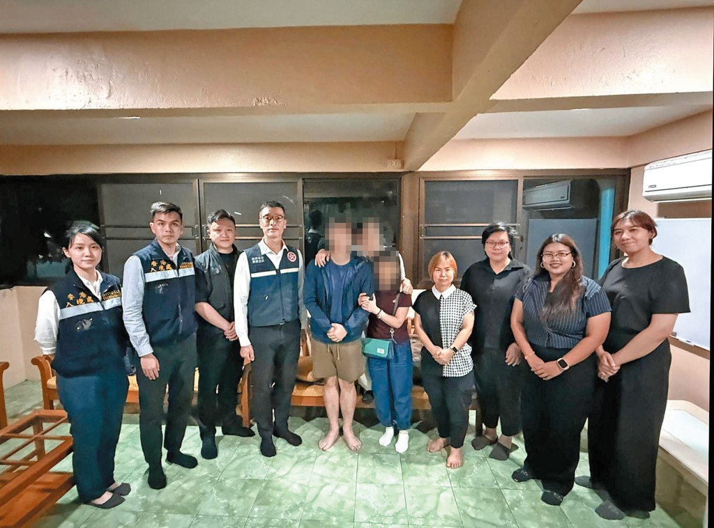 保安局專責小組展開聯合營救行動，四名成員飛抵泰國，在多方協助下救出港人。