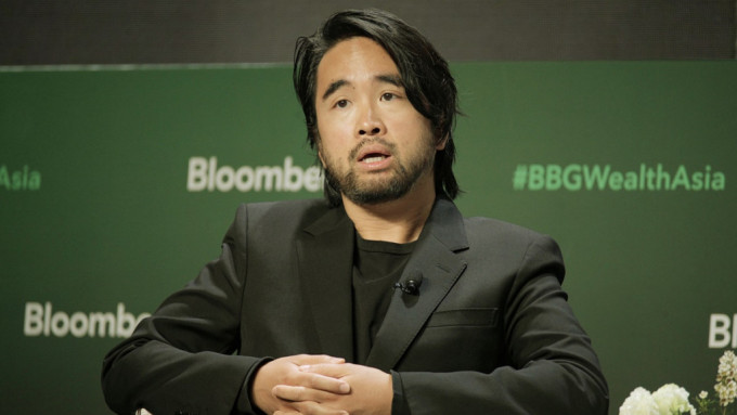 新世界執行副主席兼行政總裁鄭志剛接受英國《金融時報》,首次開腔回應業務,直言「在高利率及市場不確定性等因素下,集團今日面對環境是數十年來最具挑戰性。」 新世界執行副主席兼行政總裁鄭志剛接受英國《金融時報》,首次開腔回應業務,直言「在高利率及市場不確定性等因素下,集團今日面對環境是數十年來最具挑戰性。」