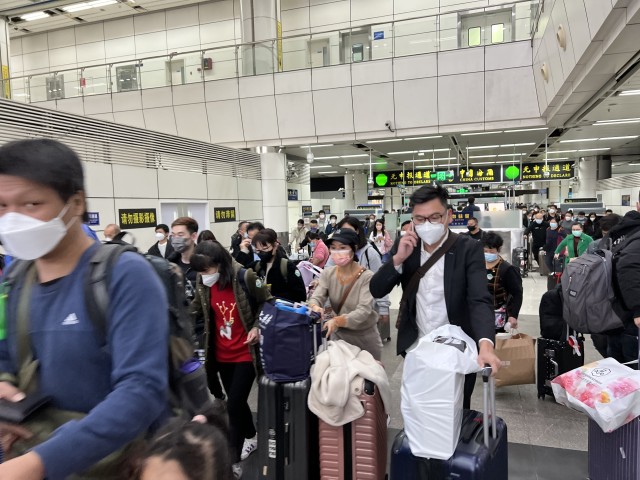 農曆新年長假期間,各出入境口岸服務時間維持不變 農曆新年長假期間,各出入境口岸服務時間維持不變