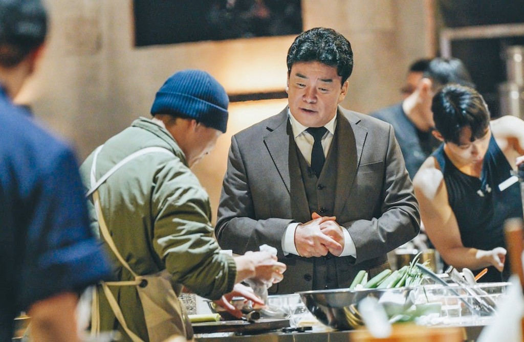 《黑白大廚》白種元出品的食物被連環踢爆與宣傳不符,因而捲入輿論風口浪尖。 《黑白大廚》白種元出品的食物被連環踢爆與宣傳不符,因而捲入輿論風口浪尖。