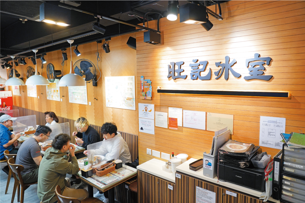 旺記冰室的門面設計不以懷舊作主題,只求食客能舒適享用美食。 旺記冰室的門面設計不以懷舊作主題,只求食客能舒適享用美食。