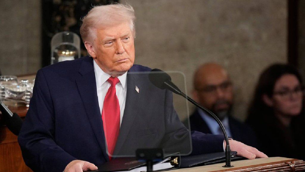 美國總統特朗普在美國及以色列聯手發動空襲伊朗後,曾發表一段措辭極為強硬的視像講話。 美國總統特朗普在美國及以色列聯手發動空襲伊朗後,曾發表一段措辭極為強硬的視像講話。