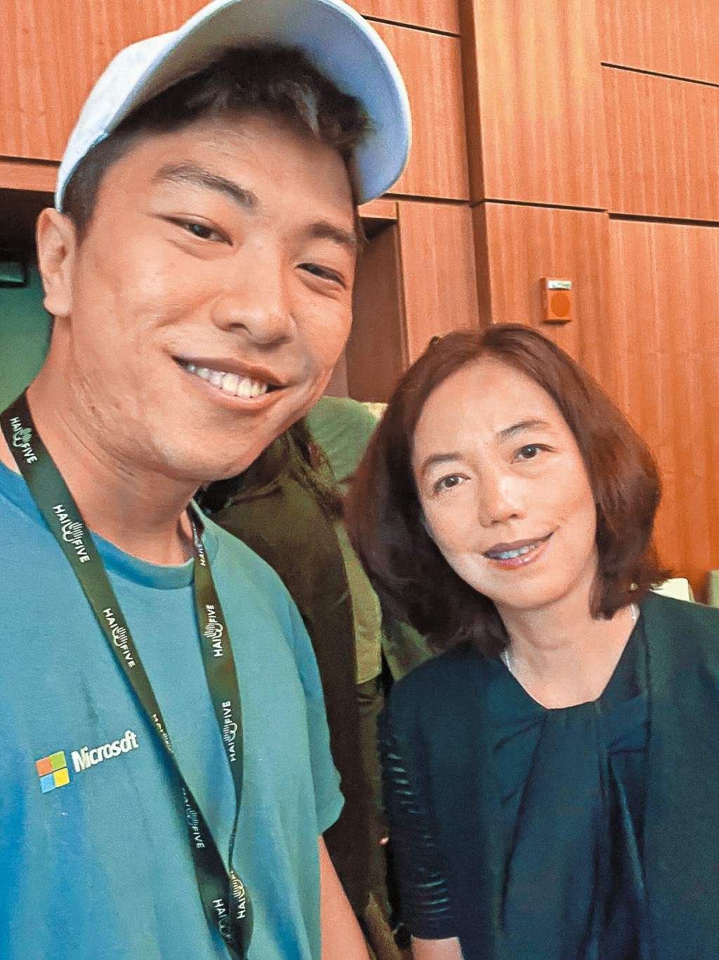 於德悅在校內喜與殿堂級 AI 科學家教授學習，包括 AI 教母李飛飛。