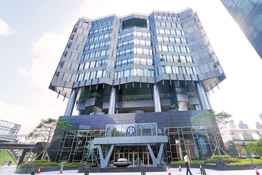 中電每年約三月、六月、九月、十二月派發股息，過去一年每股派息三點一五元。