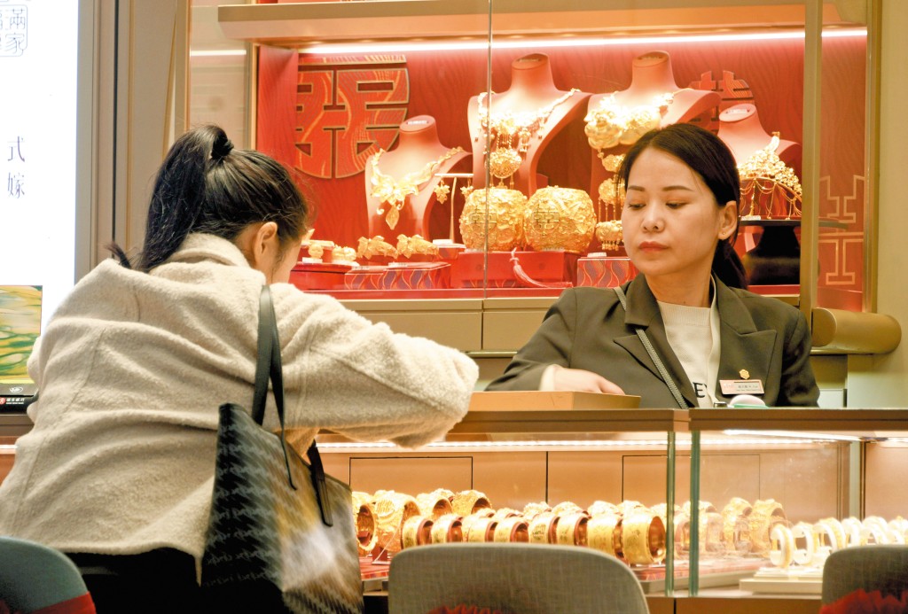 金價去年大漲六成四,市場預計未升完,仍是商品投資首選。 金價去年大漲六成四,市場預計未升完,仍是商品投資首選。