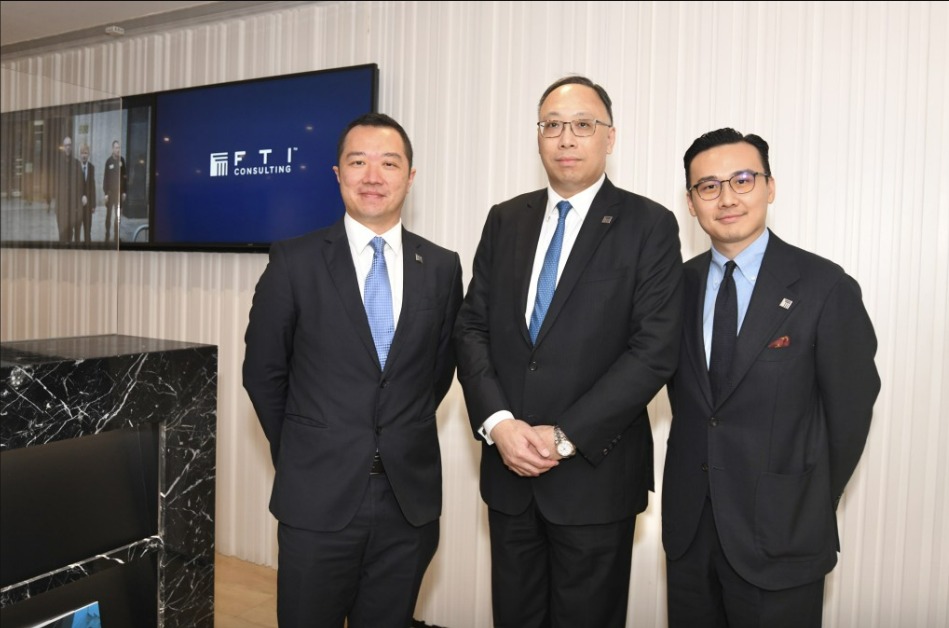 周偉成(中)表示,現時不少資金認為香港的資產價格吸引,正尋求收購機會。 周偉成(中)表示,現時不少資金認為香港的資產價格吸引,正尋求收購機會。