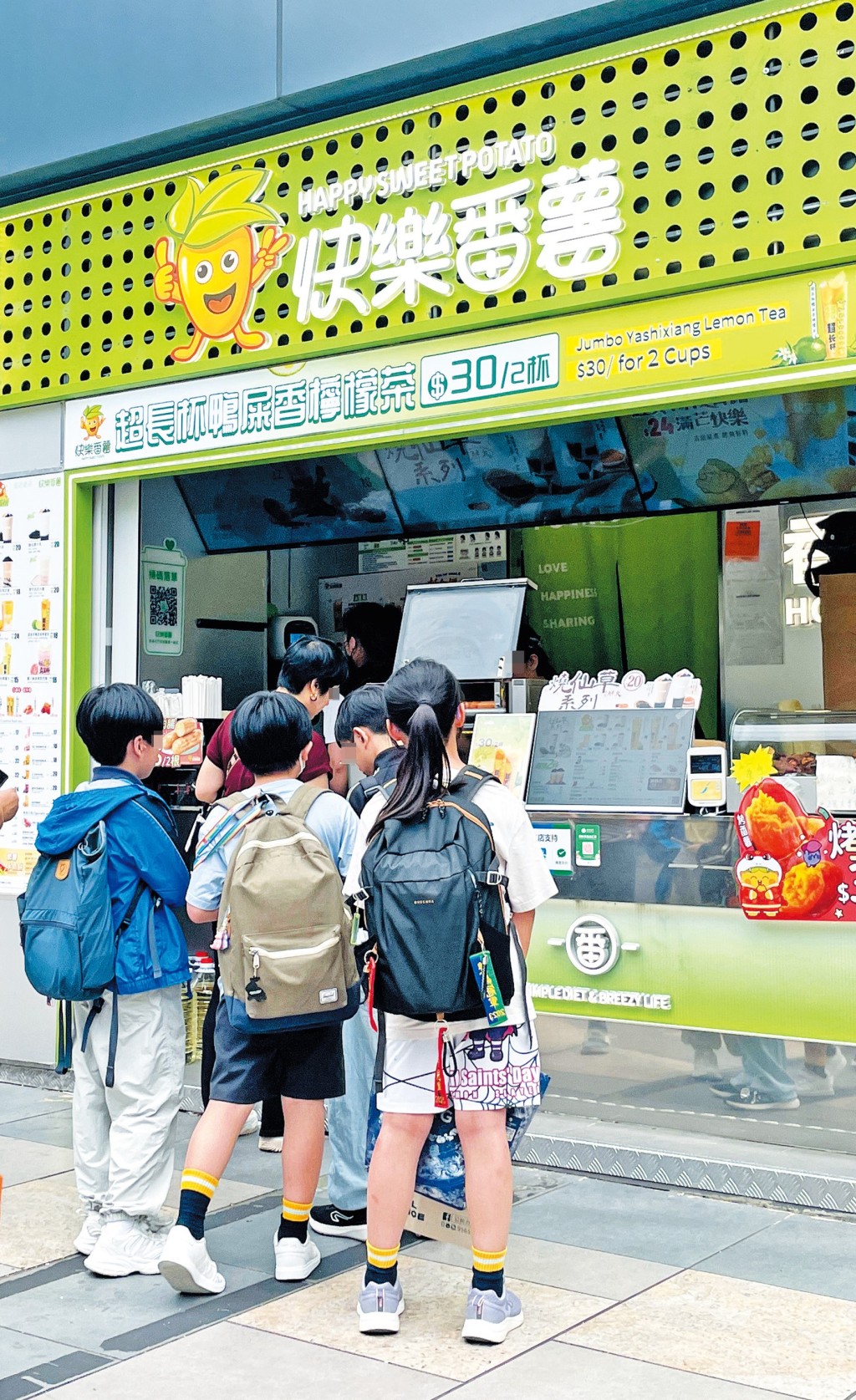 二○二四年進駐香港的「快樂番薯」，近日被指不少分店存在食物及環境衞生安全問題。