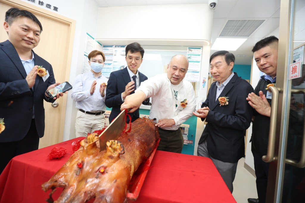 康健醫療繼早前於彩虹及深水埗設立「多診室醫務中心」後,今天亦於北角開設「康健綜合醫務中心(港島東)」。 康健醫療繼早前於彩虹及深水埗設立「多診室醫務中心」後,今天亦於北角開設「康健綜合醫務中心(港島東)」。