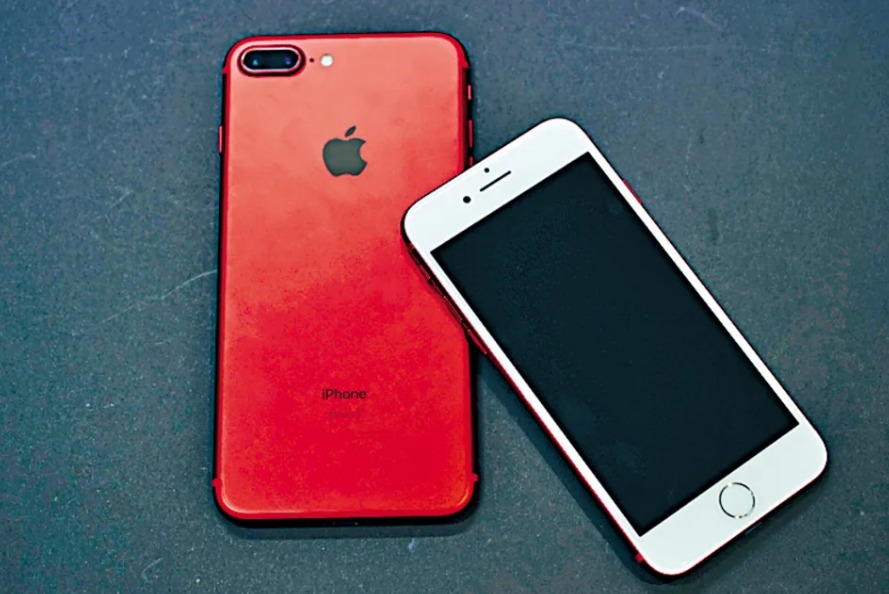 不論是iPhone還是iPad用戶，其裝置的作業系統必須升級至iOS 15.5或iPadOS 15.5或以上，否則將無法繼續運作WhatsApp。若