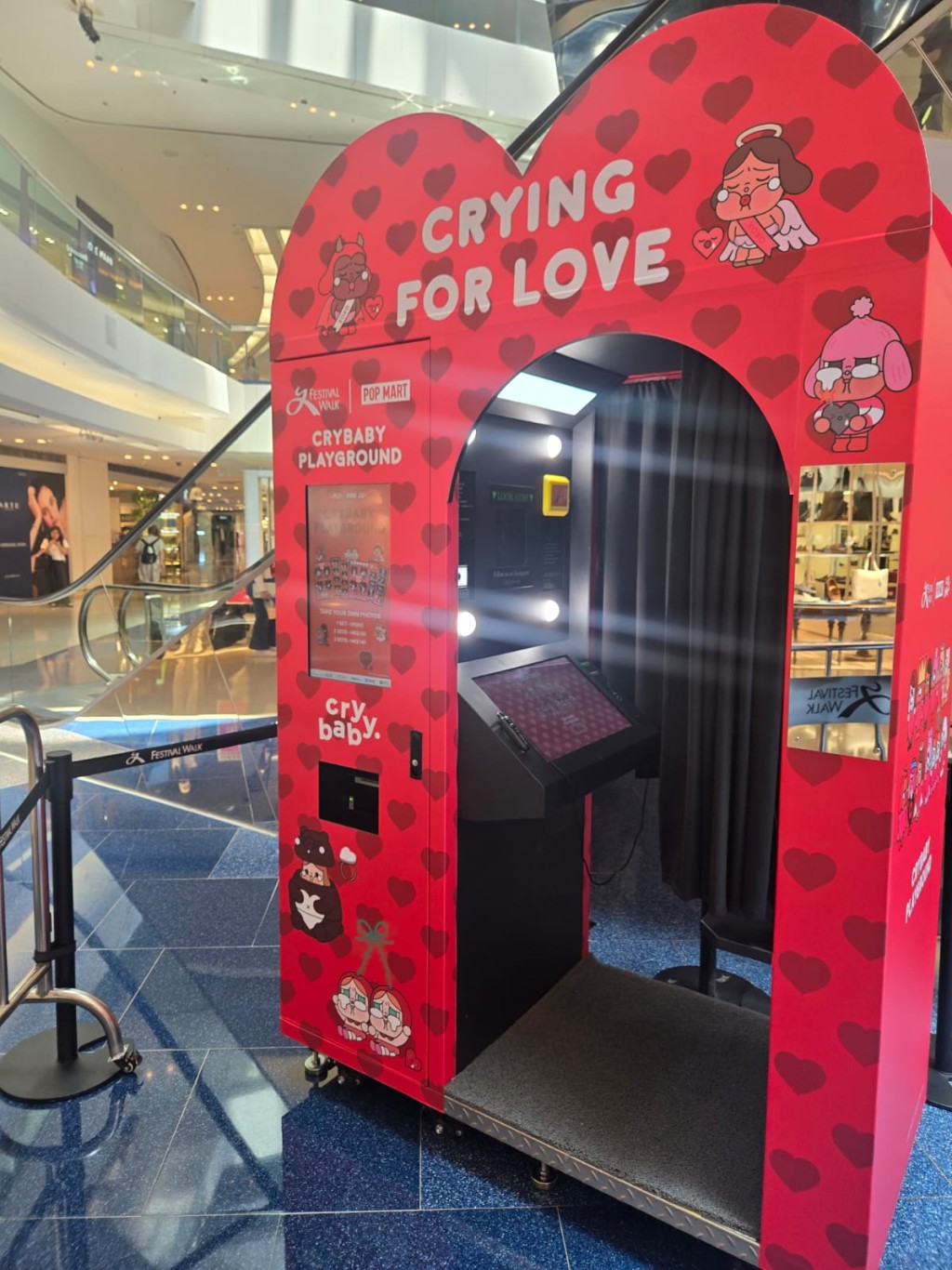 CRYBABY - 主題自拍亭兼Crying For Love相框 1