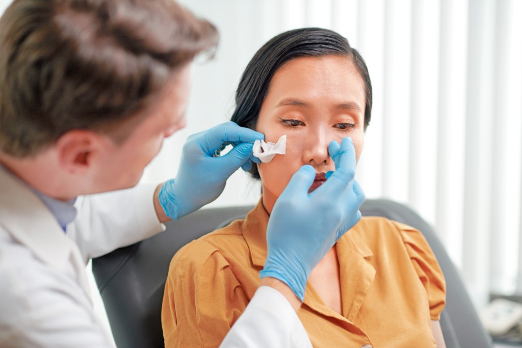 持續超過十二周仍未真正緩解，應盡快到耳鼻喉科就醫。