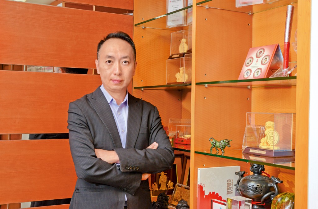 張智威指，十二月雖是傳統上市旺季，多隻新股同期招股會分散資金，部分新股或因此延遲計劃。