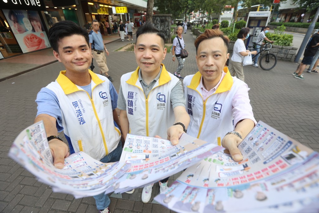 區政聯盟召集人區鎮樺（右）、成員區鎮濠（中）積極考選出選，另一成員何浩泓（左）則隨時候命。