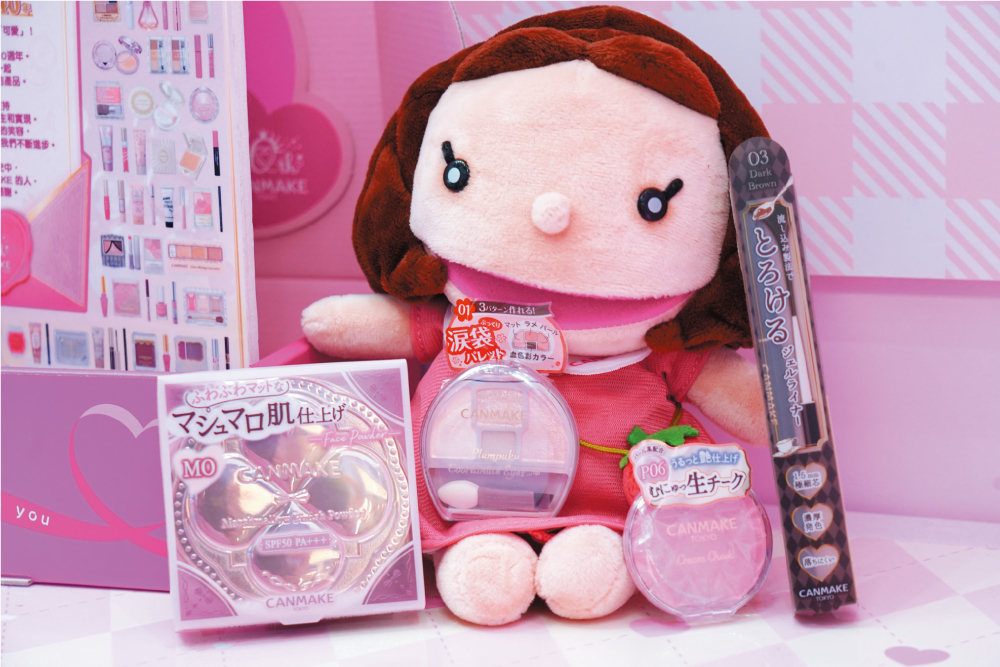 （左起）Marshmallow Finish Powder透亮美肌蜜粉餅、Plumpuku Coordinate Eyes淚袋眼影、Cream Cheek夢幻胭脂膏，以及Creamy Touch Liner柔滑眼線筆都是深受港人歡迎的產品。
