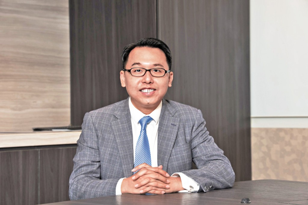 溫傑認為持有建滔積層板並已累積豐厚盈利的股民，不妨沽出部分取回本金，剩下的就放風箏，作中長線持有。
