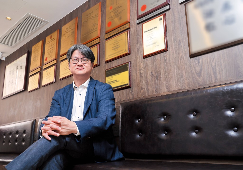 傅錦峯選擇投入泌尿外科，因為這是一個可以把器官置換或修復後，讓患者重獲新生的專業。