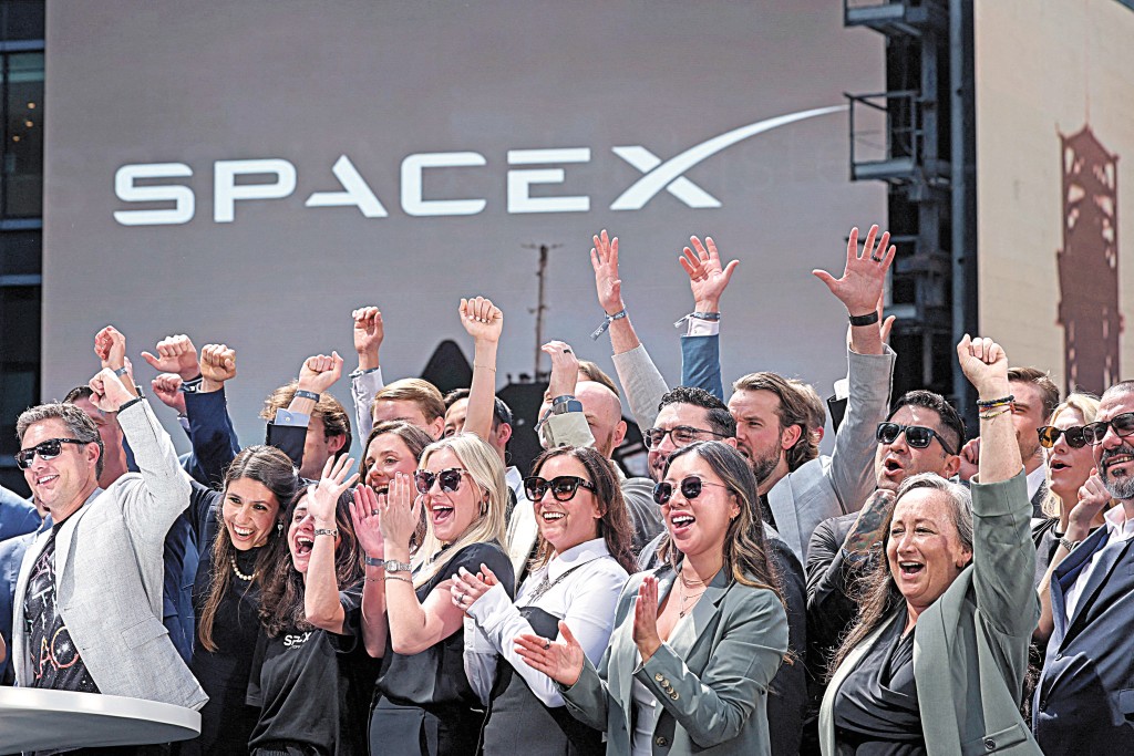 SpaceX六月上市後市值一度炒高至三萬億美元，躋身全球頭五大企業。