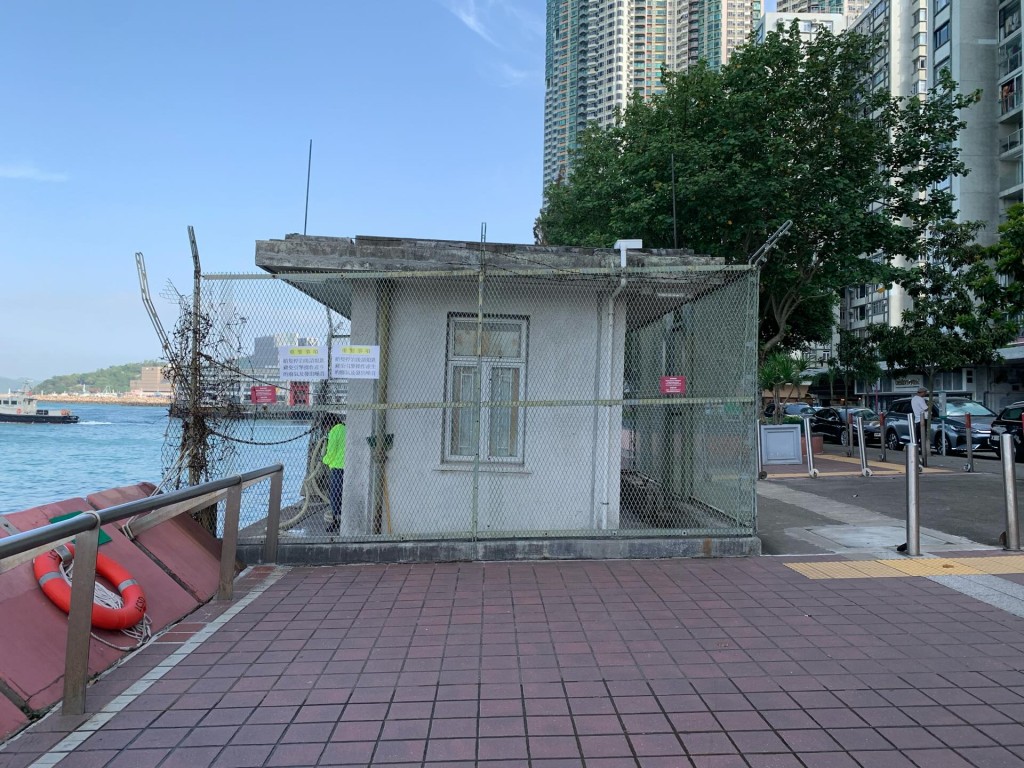 提供飲用水補給,一立方米(約一噸)的水售價為$5 提供飲用水補給,一立方米(約一噸)的水售價為$5