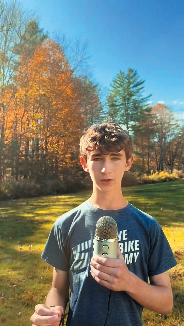 羅伊自拍短片宣傳政綱,大都以自然環境作背景。 羅伊自拍短片宣傳政綱,大都以自然環境作背景。