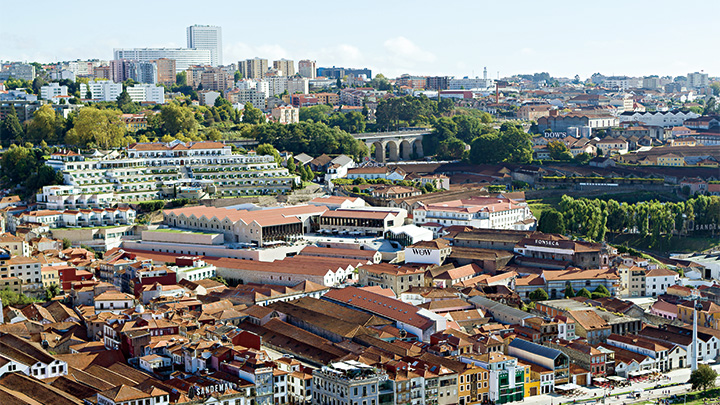 葡萄牙北部名城波圖（Porto）位於全球首個世界文化遺產酒區杜羅河谷（Douro Valley）出口處、以釀製砵酒（Port Wine）馳名的城市。