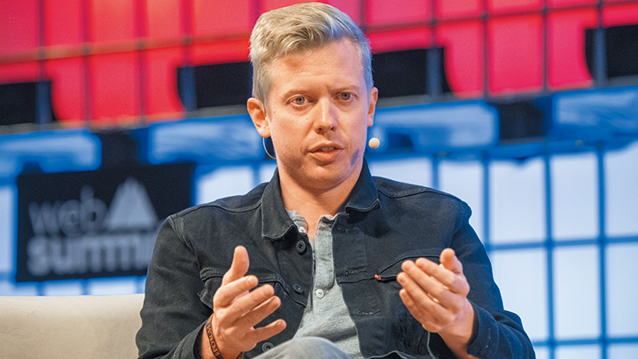 Reddit行政總裁霍夫曼稱，不 想白白將R e d d i t 的數據送給 ChatGPT等背後的大企業，所以 決定要收費。